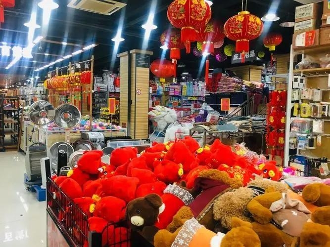 随着欧洲杯的火热进行,义乌制造的相关产品无处不在.